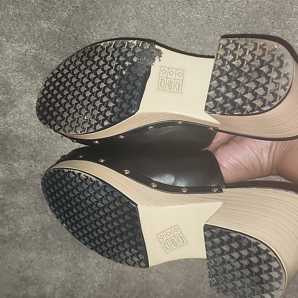 3 Pairs of Clogs - Picture 4 of 11